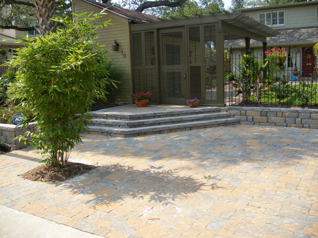 New Orleans, Metairie, Covington, Mandeville, Slidell brick paver, step, and retaining wall installer contractor installation